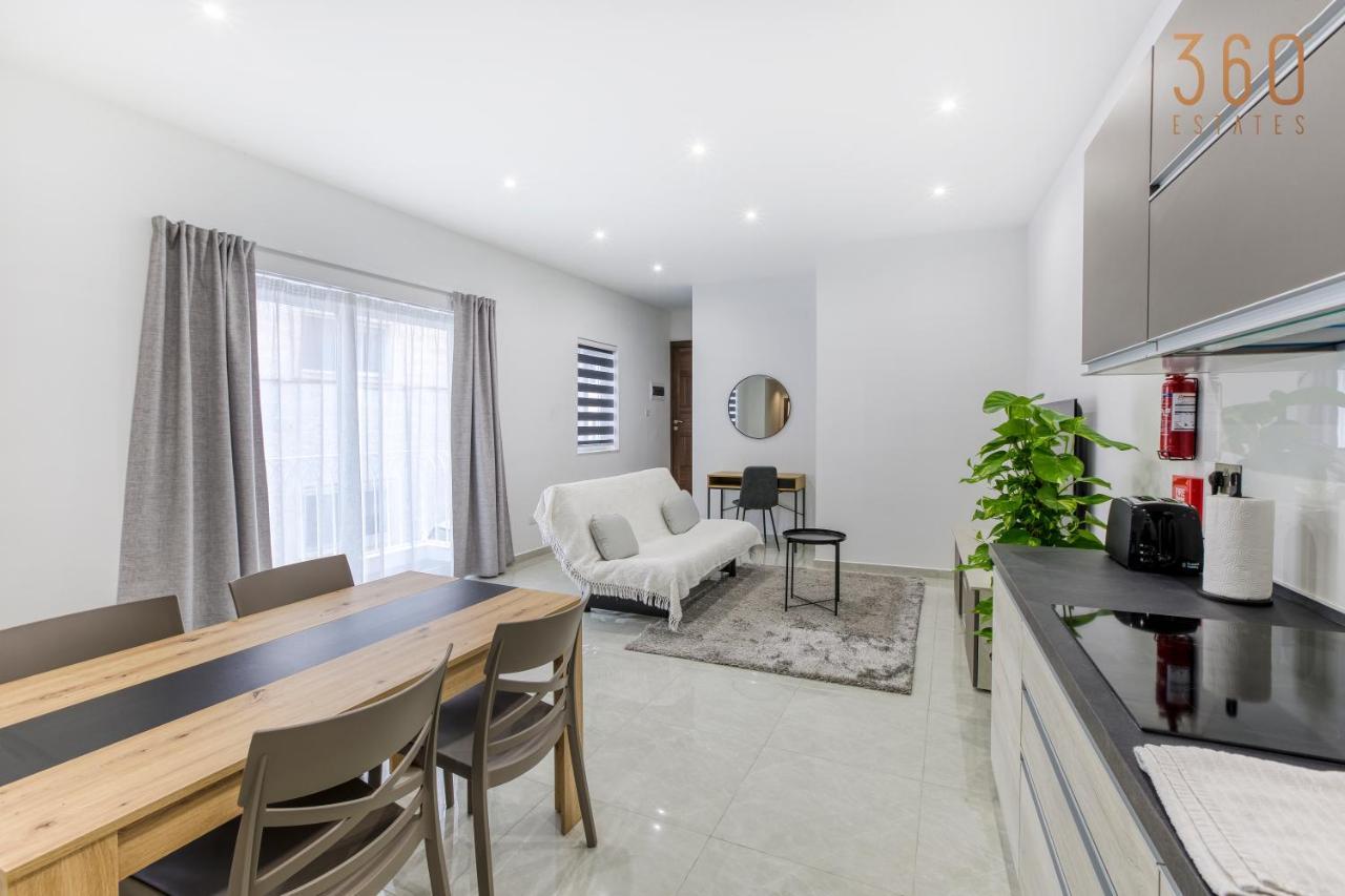 A Lovely 1Br Home With Balcony Just Off The Coast By 360 Estates Saint Julian's Ngoại thất bức ảnh